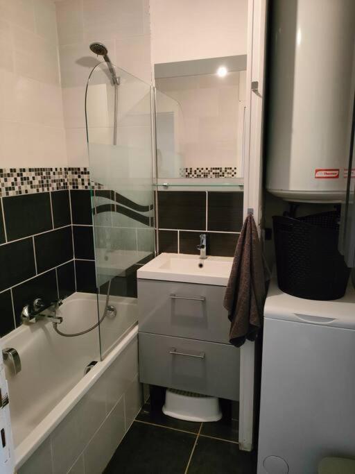 Chaleureux Appartement. دينان المظهر الخارجي الصورة